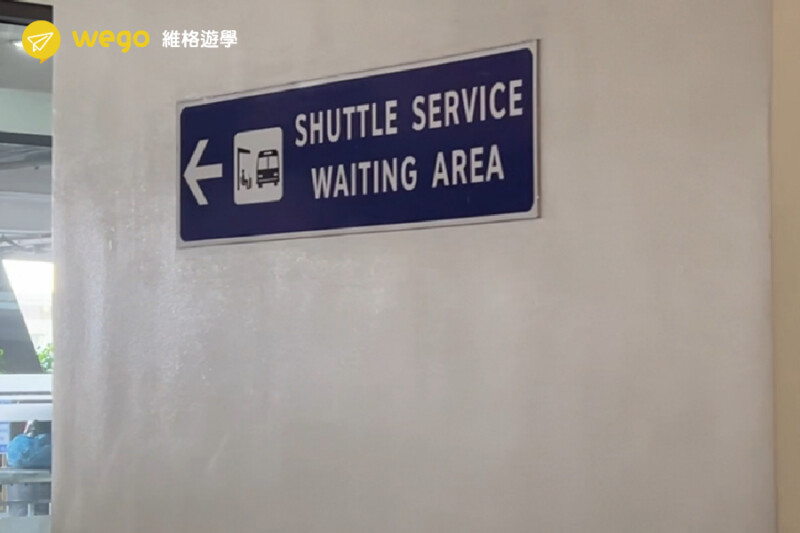 菲律賓馬尼拉機場接駁巴士等候區指示牌
