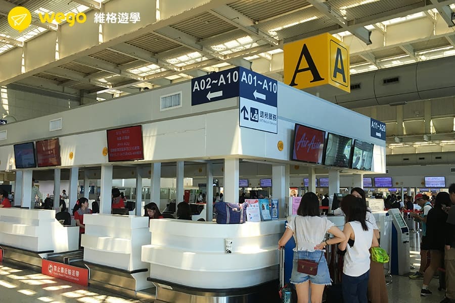 小港機場亞航託運行李秤重